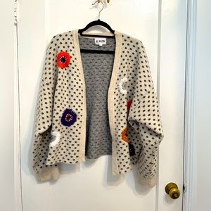 Super soft comfy sweater with embroidered flowers motif